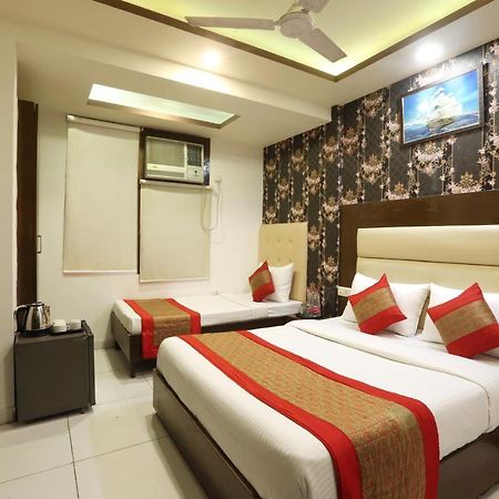 Hotel Qualia Suites At Delhi Airport Ню Делхи Екстериор снимка