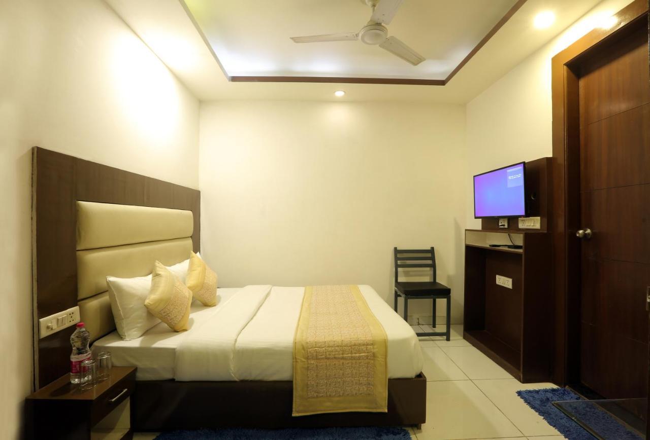 Hotel Qualia Suites At Delhi Airport Ню Делхи Екстериор снимка