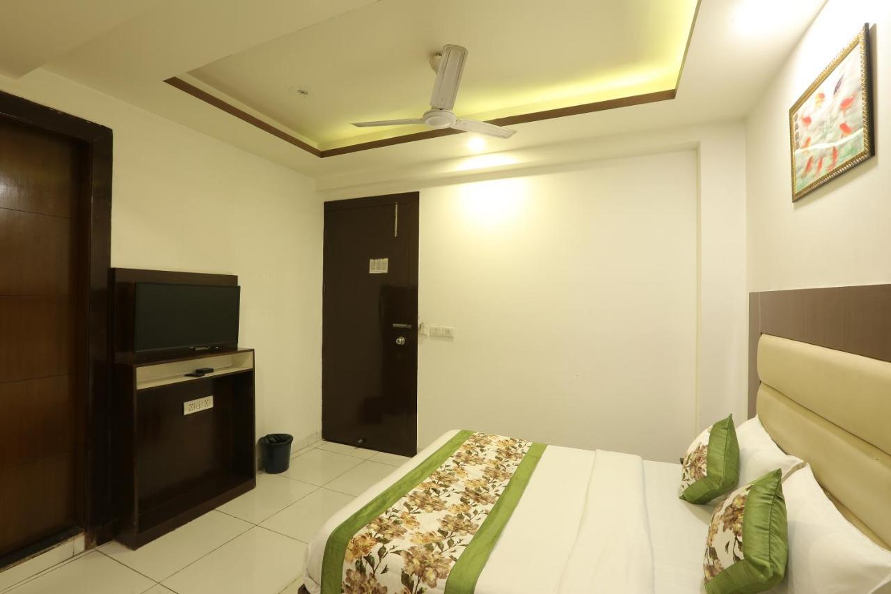 Hotel Qualia Suites At Delhi Airport Ню Делхи Екстериор снимка