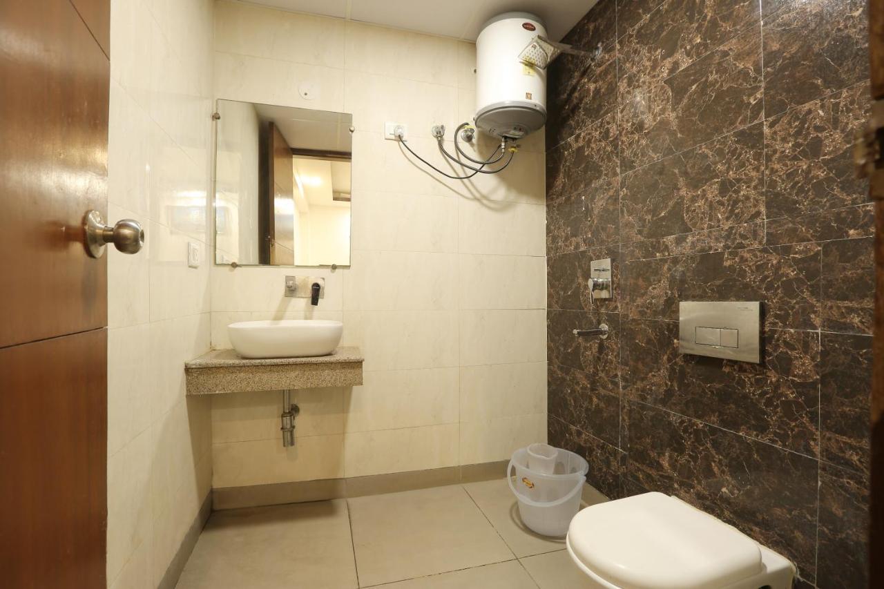 Hotel Qualia Suites At Delhi Airport Ню Делхи Екстериор снимка
