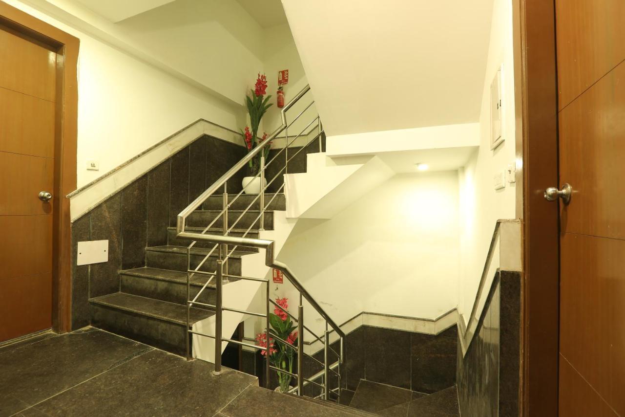 Hotel Qualia Suites At Delhi Airport Ню Делхи Екстериор снимка