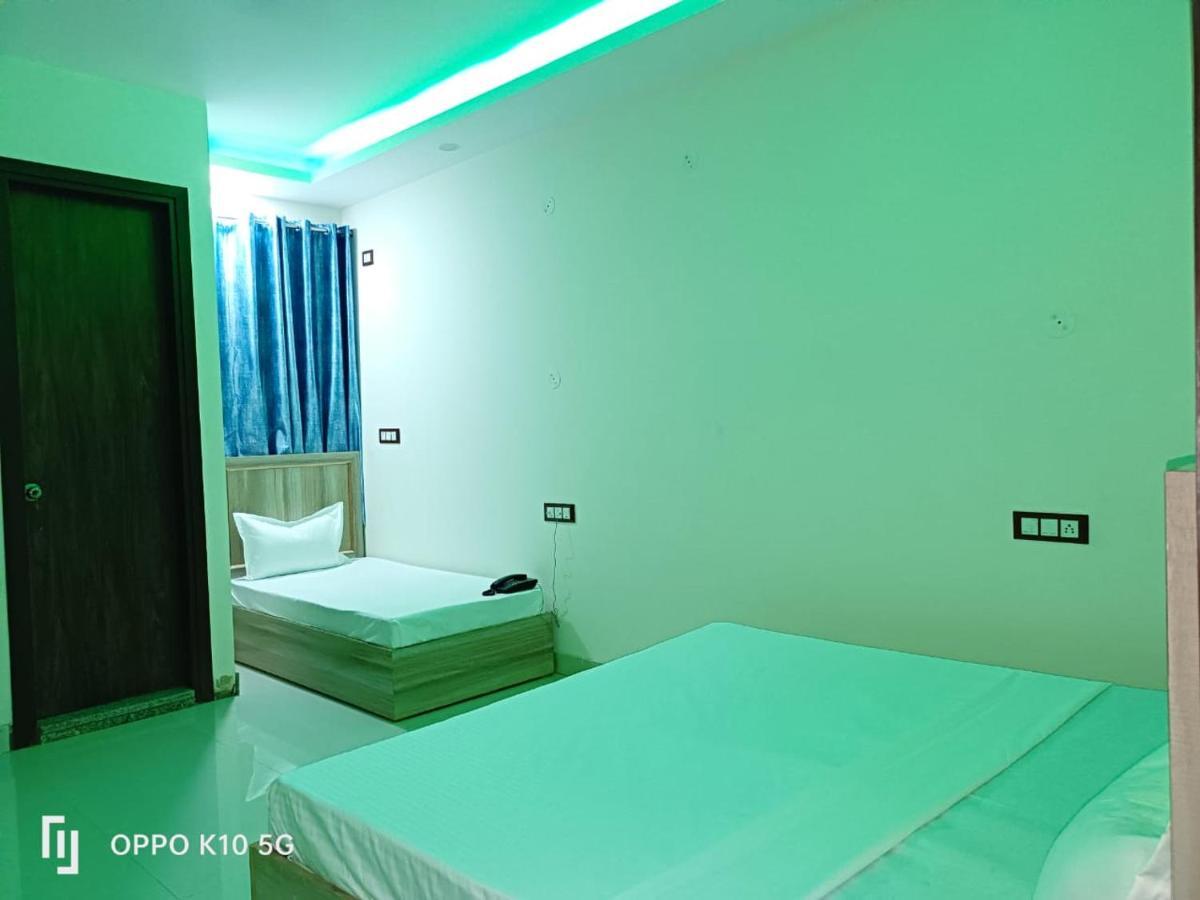 Hotel Qualia Suites At Delhi Airport Ню Делхи Екстериор снимка